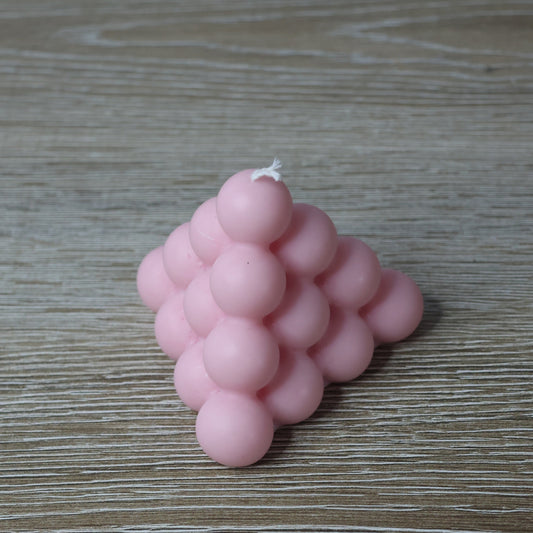 Bougie Pyramide “Rondeur de Vie” – Octobre Rose